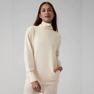 Athleta Balance Cinch Turtleneck Sweatshirt Chantilly Cream